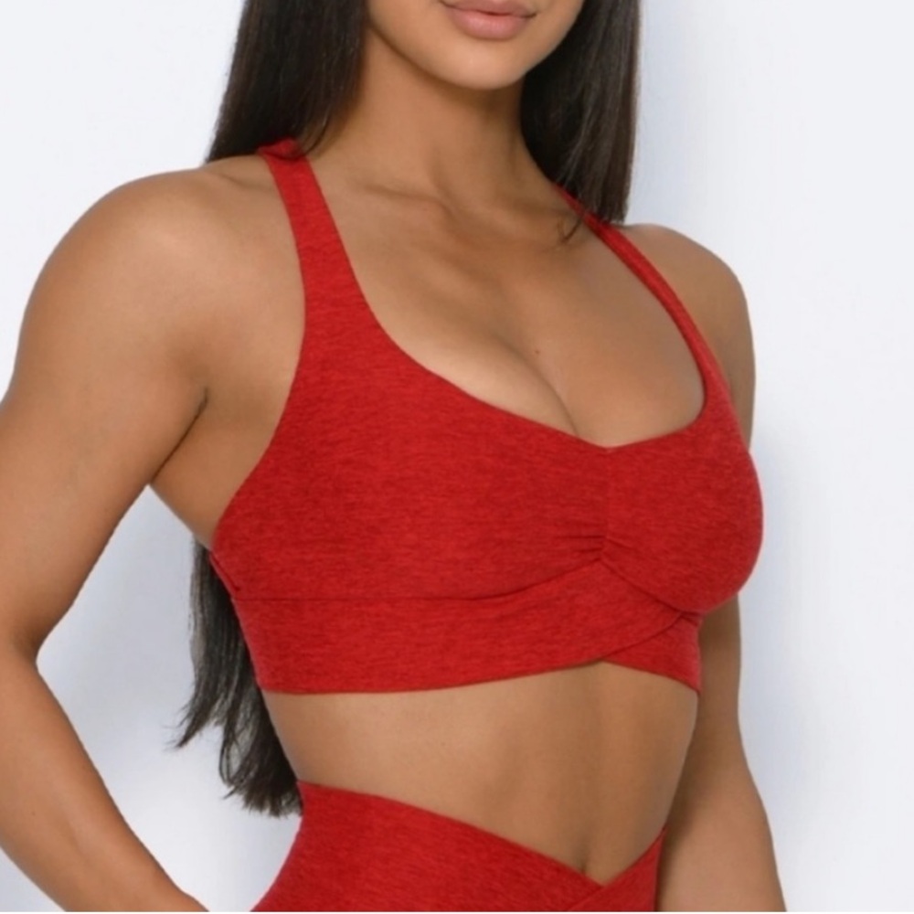 Bombshell sportswear
Strappy sports bra
